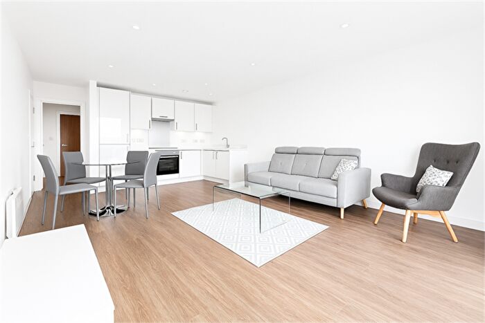 2 Bedroom Flat To Rent In Embankment, B16