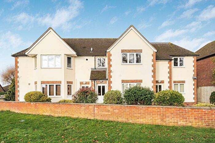 2 Bedroom Flat For Sale In Buckingham Court, Bicester, OX26