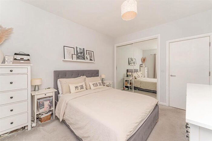 2 Bedroom Flat For Sale In Lanark Court, Dairy Close, Enfield, EN3