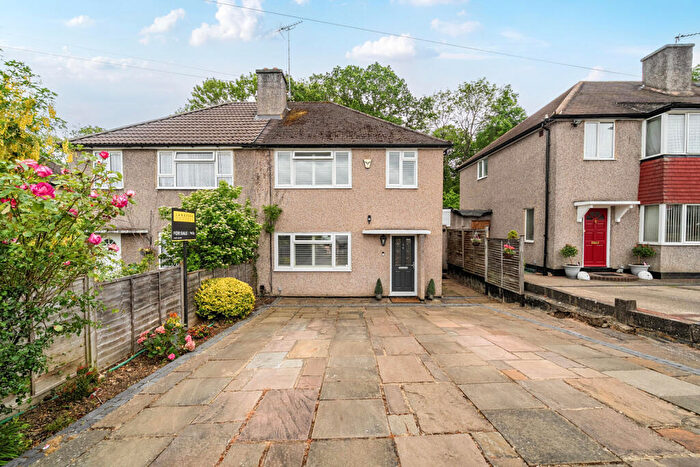 3 Bedroom Semi-Detached House For Sale In Lockesley Drive, Orpington, BR5