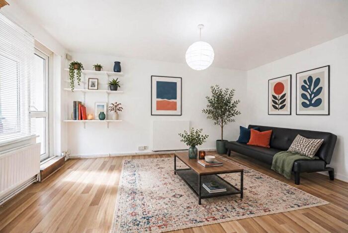 Apartment To Rent In Donegal Street, Islington, N1