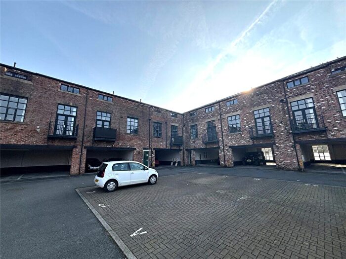 2 Bedroom Apartment To Rent In Shaw Lodge, Wardle, Rochdale, OL12