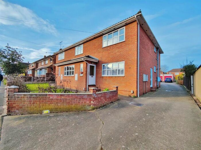 2 Bedroom Maisonette To Rent In Queen Annes Court, Queen Annes Road, Westcliff-On--Sea, SS0