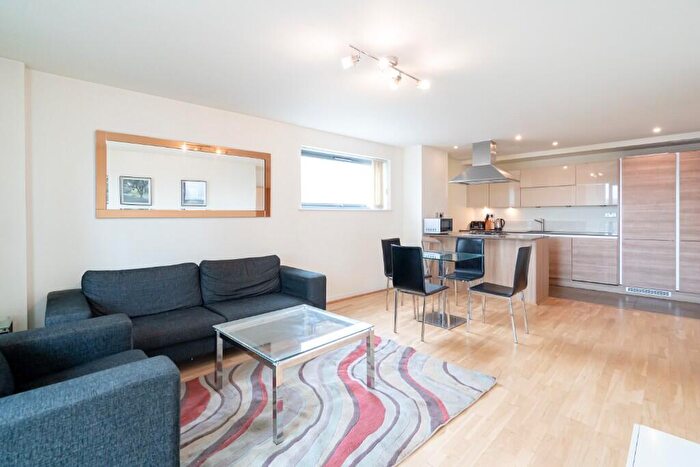 3 Bedroom Apartment To Rent In Crowder Street, Tower Hill, London, E1