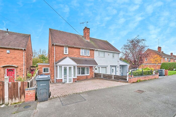 4 Bedroom Semi Detached House For Sale In Bowman Road, Birmingham, B42