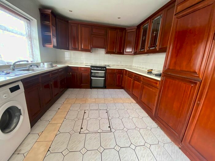 5 Bedroom Semi-Detached House To Rent In North Road, Southall, UB1