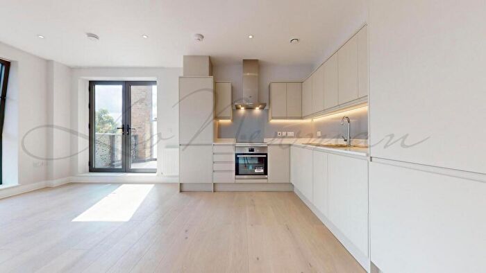 3 Bedroom Flat To Rent In Hoxton Street, London, N1