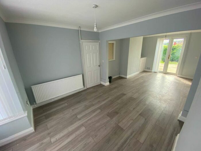 3 Bedroom Property To Rent In Glenroy Avenue, St Thomas, Swansea, SA1