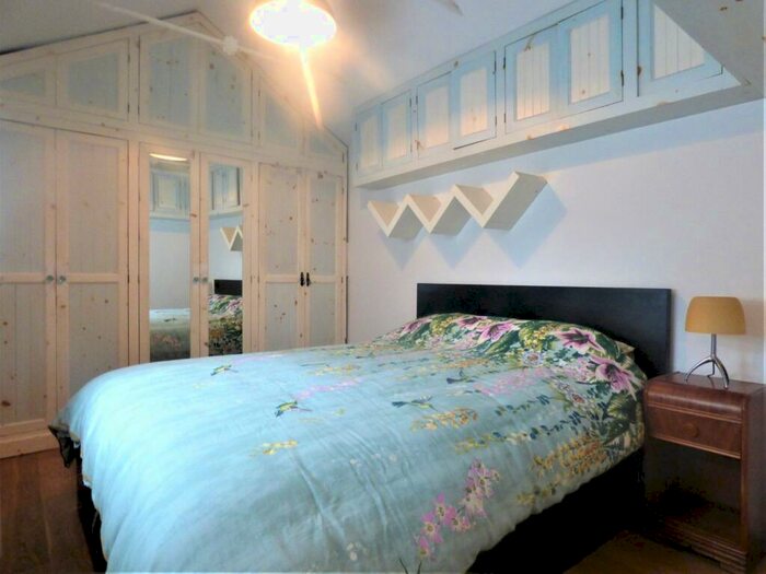 1 Bedroom Property To Rent In Paragon Place, Berrylands, Surbiton, KT5