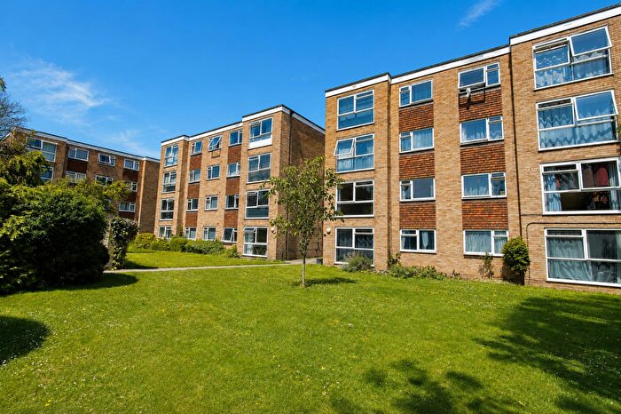 1 Bedroom Flat For Sale In Brodie House, Harcourt Avenue, Wallington, SM6