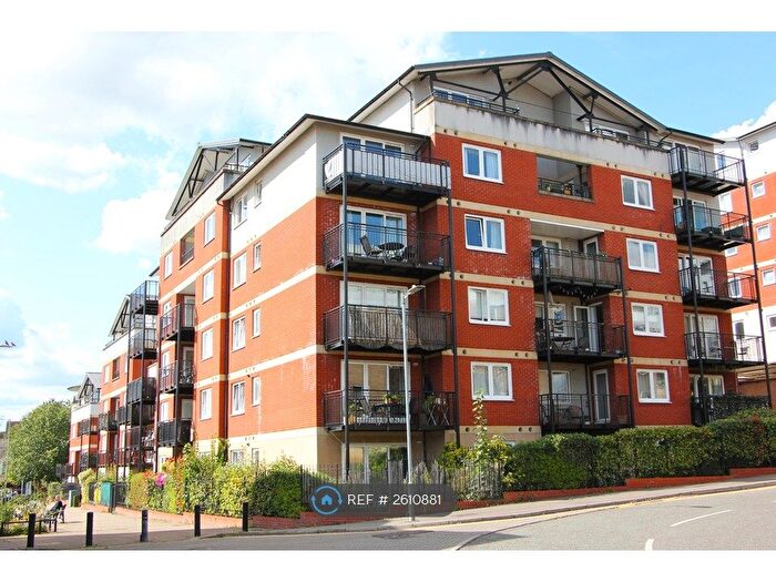 2 Bedroom Flat To Rent In Northway, Rickmansworth, WD3