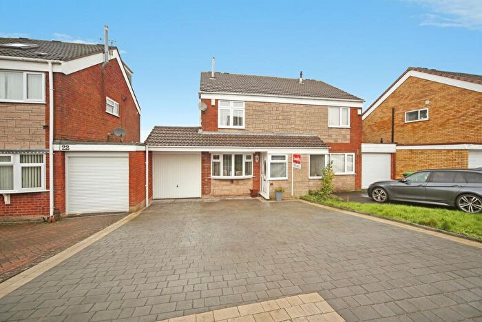 3 Bedroom Semi Detached House For Sale In Pevensey Close, Tividale, Oldbury, B69