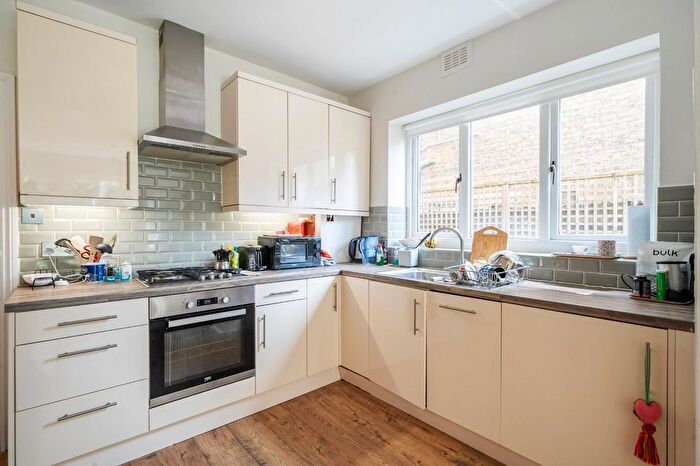 2 Bedroom Flat To Rent In Portnall Road, Queens Park, London, W9