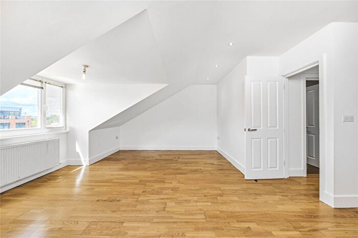 2 Bedroom Flat To Rent In Brixton Road, London, SW9