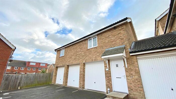 2 Bedroom Flat To Rent In Westview Close, Peacehaven, BN10
