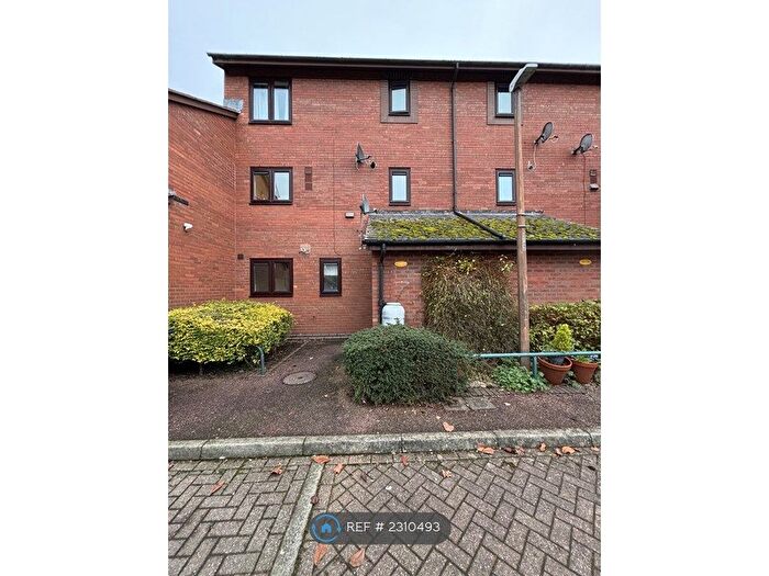 1 Bedroom Flat To Rent In St. Marys Close, Newtown, SY16