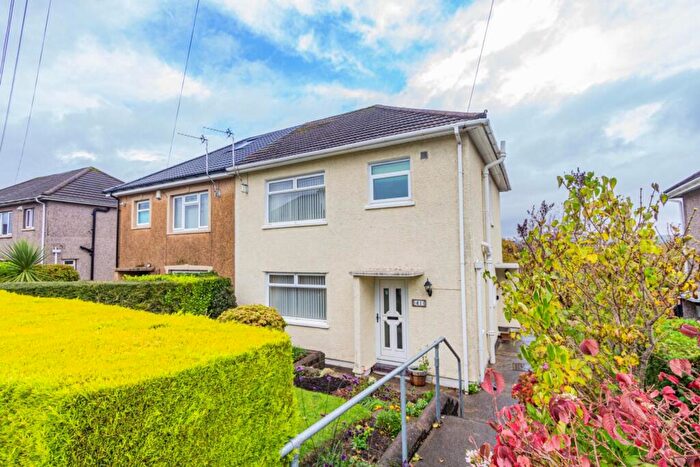 3 Bedroom Semi Detached House For Sale In Edge Hill, Pontllanfraith, Blackwood, NP12