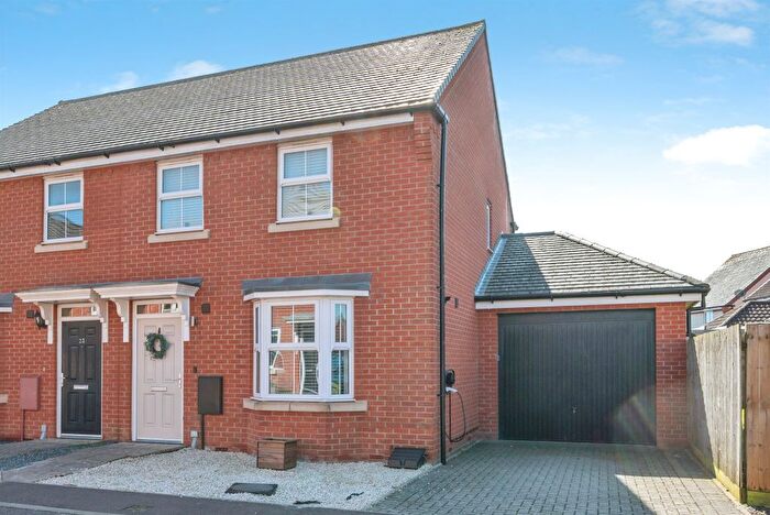 3 Bedroom Semi Detached House For Sale In Thomas Way, Horsford, Norwich, NR10