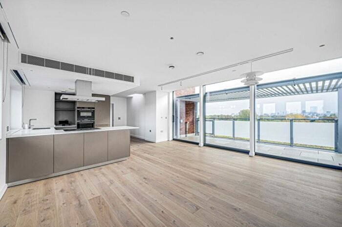 3 Bedroom Apartment To Rent In Prince Albert Road London, NW8