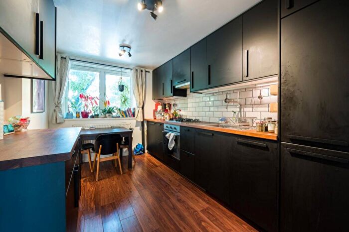 2 Bedroom Flat To Rent In Rounton Road, Bow, London, E3