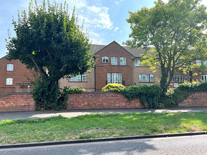 1 Bedroom Flat To Rent In Buttercup Square, Stanwell, Staines, TW19