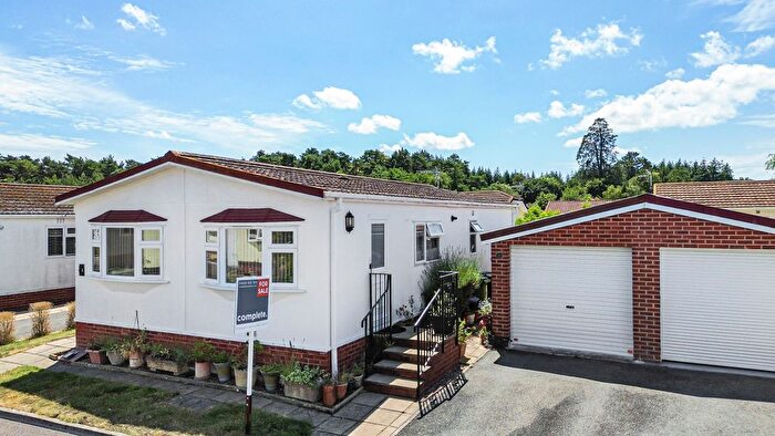 2 Bedroom Park Home For Sale In Newlands Drive, New Park, Bovey Tracey, TQ13