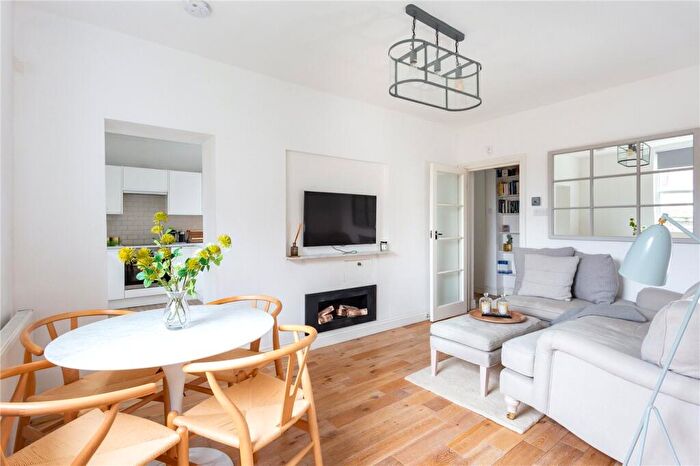 1 Bedroom Apartment To Rent In Wilmington House, Highbury Crescent, London, N5