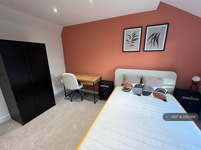 1 Bedroom Flat To Rent In New Briggate, Leeds, LS2
