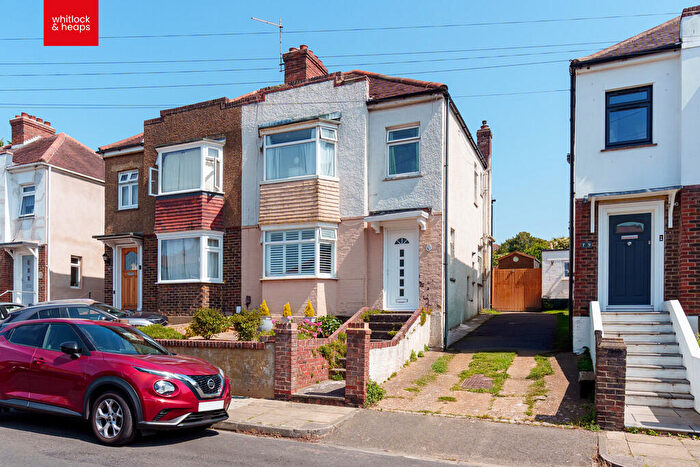 3 Bedroom Semi-Detached House For Sale In Southdown Road, Portslade, BN41