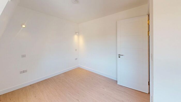 2 Bedroom Flat To Rent In Church Street, Enfield, Greater London, EN2