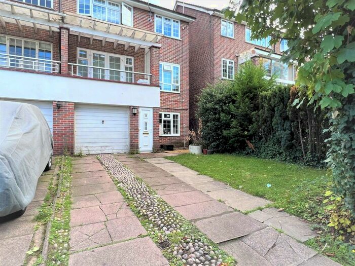 2 Bedroom Flat To Rent In Park Lane, Wembley, Middlesex, HA9