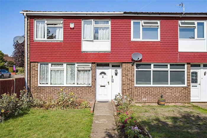 3 Bedroom End Of Terrace House For Sale In Bennett Close, Welling, Kent, DA16