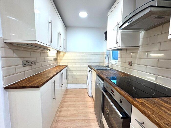 2 Bedroom Apartment For Sale In Mountgrove Road, London, N5