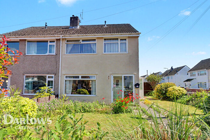 3 Bedroom Semi-Detached House For Sale In Ffos Close, Treharris, CF46