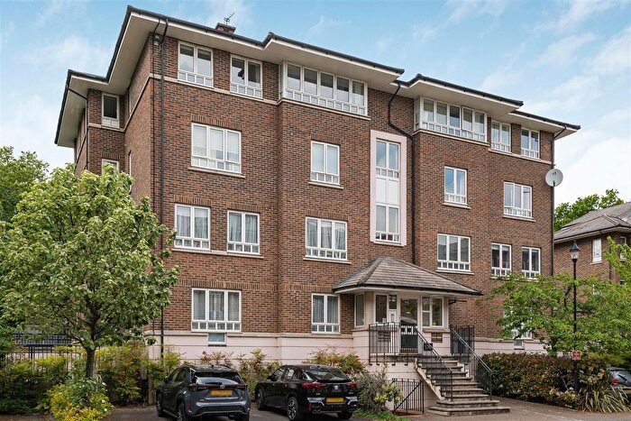 2 Bedroom Flat For Sale In May Bate Avenue, Kingston Upon Thames, KT2