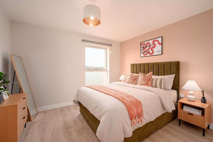 2 Bedroom Apartment To Rent In Stead's Place, Edinburgh, EH6