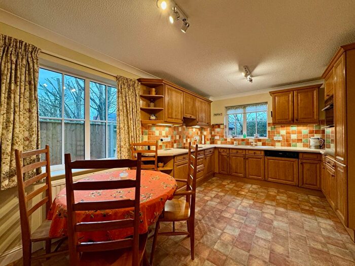 4 Bedroom Detached House For Sale In Wallingtons Road, Kintbury, Hungerford, RG17