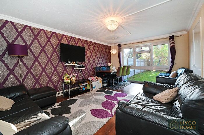 2 Bedroom Flat For Sale In Newland Street, London, E16
