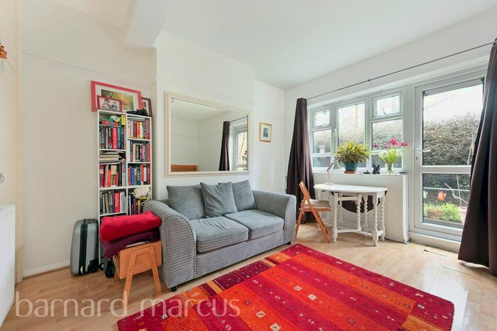 Studio To Rent In Horne Way, London, SW15