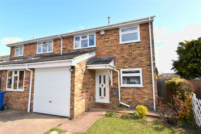 3 Bedroom Semi-Detached House To Rent In Farmers Close, Maidenhead, Berkshire, SL6