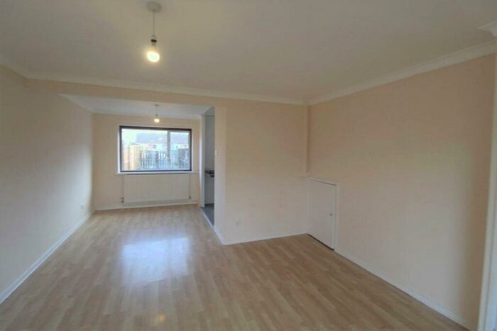 3 Bedroom End Of Terrace House To Rent In Redcroft Green, Newcastle, NE5