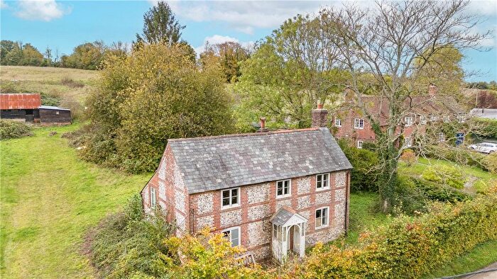 3 Bedroom Detached House For Sale In Ladycroft, Alresford, Hampshire, SO24