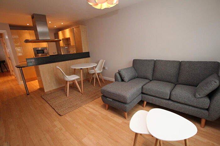 2 Bedroom Apartment To Rent In The Gallery, NG7