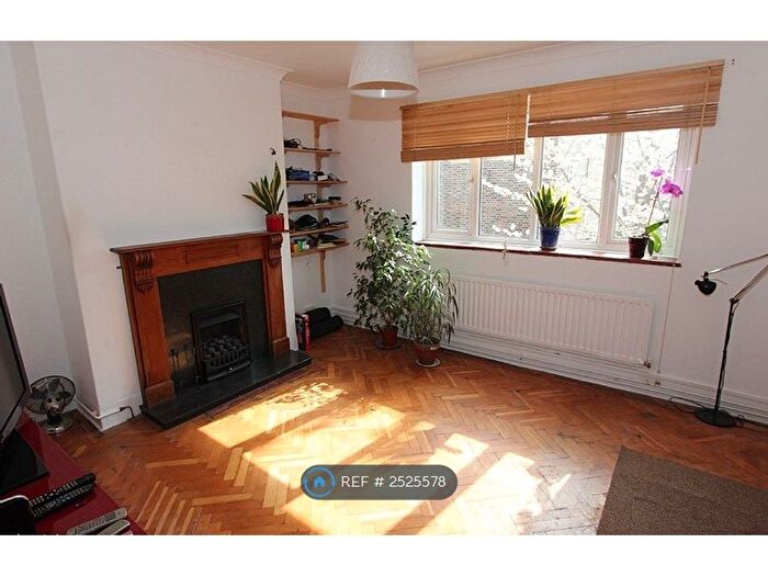 3 Bedroom Flat To Rent In Earlsfield, London, SW18