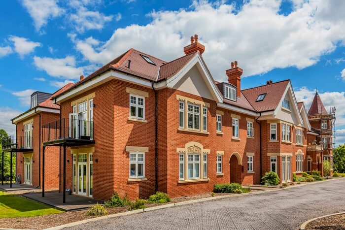 2 Bedroom Flat To Rent In Ref: Pp - Horsehill, Norwood Hill, RH6