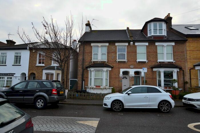 2 Bedroom Flat To Rent In Mulberry Way, South Woodford, E18