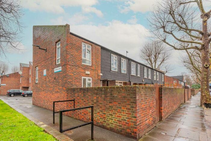 3 Bedroom End Of Terrace House To Rent In John Ruskin Street, Walworth, London, SE5