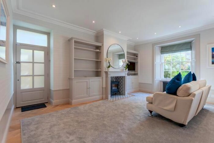 3 Bedroom Flat To Rent In Main Door Flat On Dundonald Street, New Town, Edinburgh, EH3