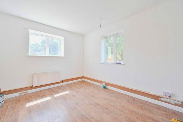 1 Bedroom Flat To Rent In Elwyn Gardens, Lee, London, SE12