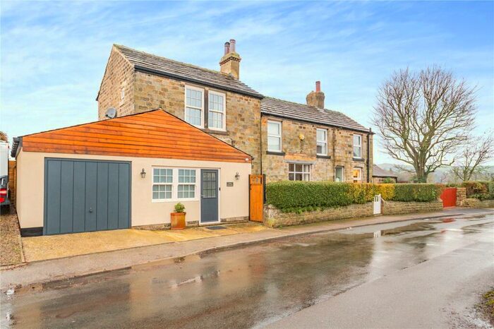 3 Bedroom Detached House For Sale In Weeton Lane, Weeton, Leeds, LS17